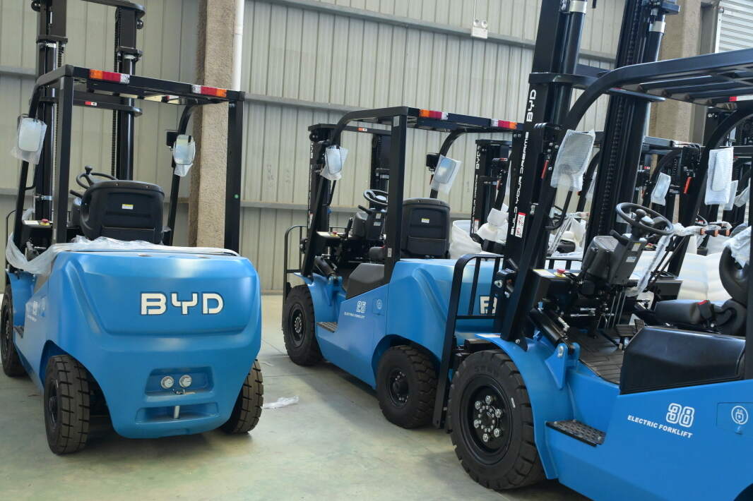 五金、建材行业电动叉车应用（耒阳市观察）