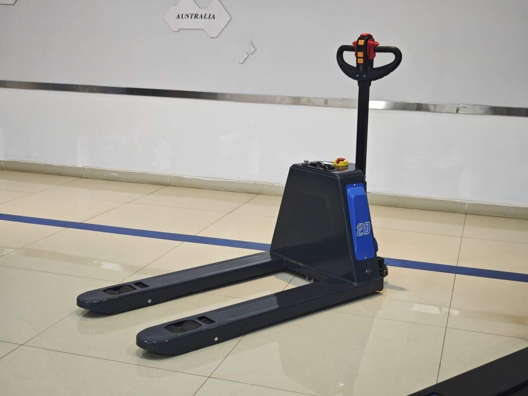 绥宁县建材市场里常见的电动叉车